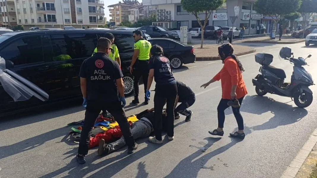 Manavgat’ta Motosikletin Metrelerce Sürüklendiği Kaza Yürekleri Ağza Getirdi! 1